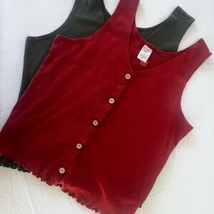 No Boundary Women's Red and Green Button-Down Tank Top